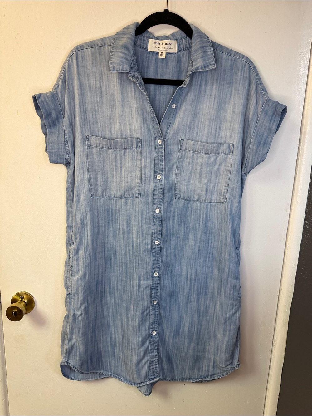 cloth & stone Light Chambray Button-Up Top in Blue
